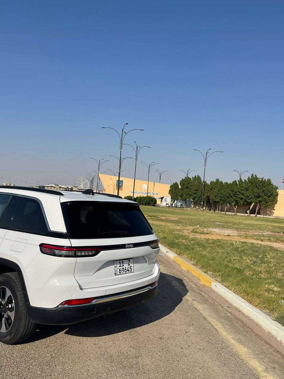 جيب كراند شيروكي لمتد هايبرد بلك ان

وارد امريكي فول بدون ايرباك  السياره كلين بدون ضربه 

‏ Grand Cherokee limited 4Xe 2024 2.0L

{ رقم بغداد}

🟫 حجم المحرك ٢٠٠٠ تيربو جارج ٣٧٥ حصان مع محرك الكهرباء اسرع من الهيمي

نظام الشحن : الشحنة الوحدة تمشيك ٤٥ كيلو بدون بانزين نهائيا يعني بالداخل متحتاج بانزين بس اشحن كهرباء  

  محرك تيربو + هايبرد + بلك ان 

🔴 حساسات خلفية

🔴 ‏‎حساسات جانبيه بالمري

🔴 خمسة راكب 

🔴 رادار 360 درجة 

🔴  تحديد مسار   

🔴  تبريد قطعتين 

🔴خمس انضمة قيادة 

🔴 بانوراما 

🔴 دفع رباعي. 

🔴 كير ماوس مع وضعيات القياده المختلفه للجبال والطرق الوعره والرمال والطين

🔴 شفتات ستيرن 

🔴 هاند بريك بصمه 

🔴 ️مقود جلد + تدفئة 

🔴 شفتات ستيرن

مواصفات 

1️⃣ لايتات لد 

2️⃣ هيترات في الكشن 

3️⃣ شاشات دجتل شاشه كبيرة مع نفكيشن GPS بدون نت 

4️⃣ كراسي خزن ميموري  

5️⃣ سستم صوت ALPINEو دمام خلفي بلادي 

6️⃣ تشغيل عن بعد

7️⃣ نظام محاكاة العجلة الذكي 

8️⃣ نظام ملاحة 

9️⃣ نظام قيادة ذاتية بريك امامي خلفي اوتو (توقف ذاتي عند السهو)     

🔟 

للاستفسار : 
*********** 
السعر ٣٦٥
