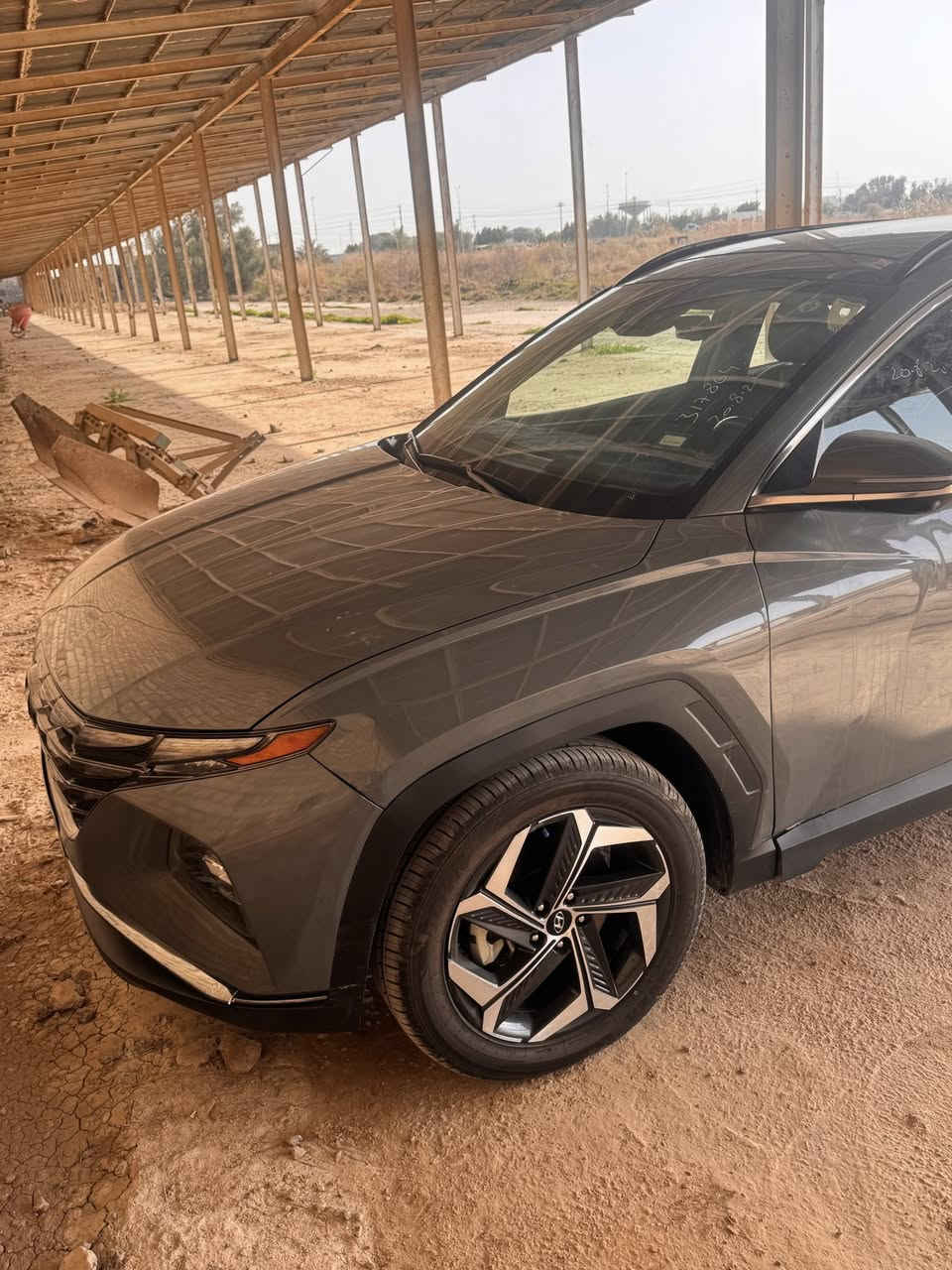 توكسان2024 لمتد vip
فول الفول امريكي السياره ب
 وهيج مواصفات جدياً قليل 
لون السياره فيلي 
المواصفات LIMITED VIP
1- بصمة تشغيل 
2- بصمة ابواب لمس دخول ذكي 
3- بنوراما على طول السيارة 
4- صندوق كهرباء شفط 
5- كامرات 360 درجة ( جانبية - امامية - خلفية ) 
6- كامرات مع الاشارة 
7- السيارة تتقدم وترجع ب البصمة 
8- تبريد تدفئة كشنات 
9- كشنات جلد كريمي 
10- كشنات كهرباء 
11- اضواء محيطية 67 لون اختياري 
12- كشنات خلفية هيتر 
13- مرايات تعتيم ذاتي 
14- ابل كار بلي 
15- اندرويد اوتو 
16- شاشة دجيتل 3 اشكال للقيادة 
17- اشاير ترحيب 
18- اضواء امامية LED زنون 
19- اضواء خلفية LED
20- هوك خلفي 
21- فول اوامر صوتية 
22- جامات اوتو 
23- قطعتين تبريد 
24- اشارات ب المري
25- كير دكم 
26- شفتات ستيرن 
27- تحكمات ستيرن 
28- السيارة فور ويل 
29- محرك 2500 المرغوب 
30- هاند بريك بصمة 
31- شحن واير ليس 
32- منافذ شحن 
33- اوتو هولد 
34- تشغيل عن بعد 
35- السيارة اوتو بارك 
36- حساسات امامية 
37- حساسات خلفية 
38- كير AT المرغوب 
39- رادار امامي رادار خلفي رادار جانبي 
40- نقطة عمياء 
وبعد بيها هواي مواصفات 
ممشى السيارة ( 19الف
حادثها باب السائق والباب الخلف السائق 
ن السيارة الديوانيه /الحمزه الشرقي 
السعر 165 
رقم صاحب سيارة ***********
