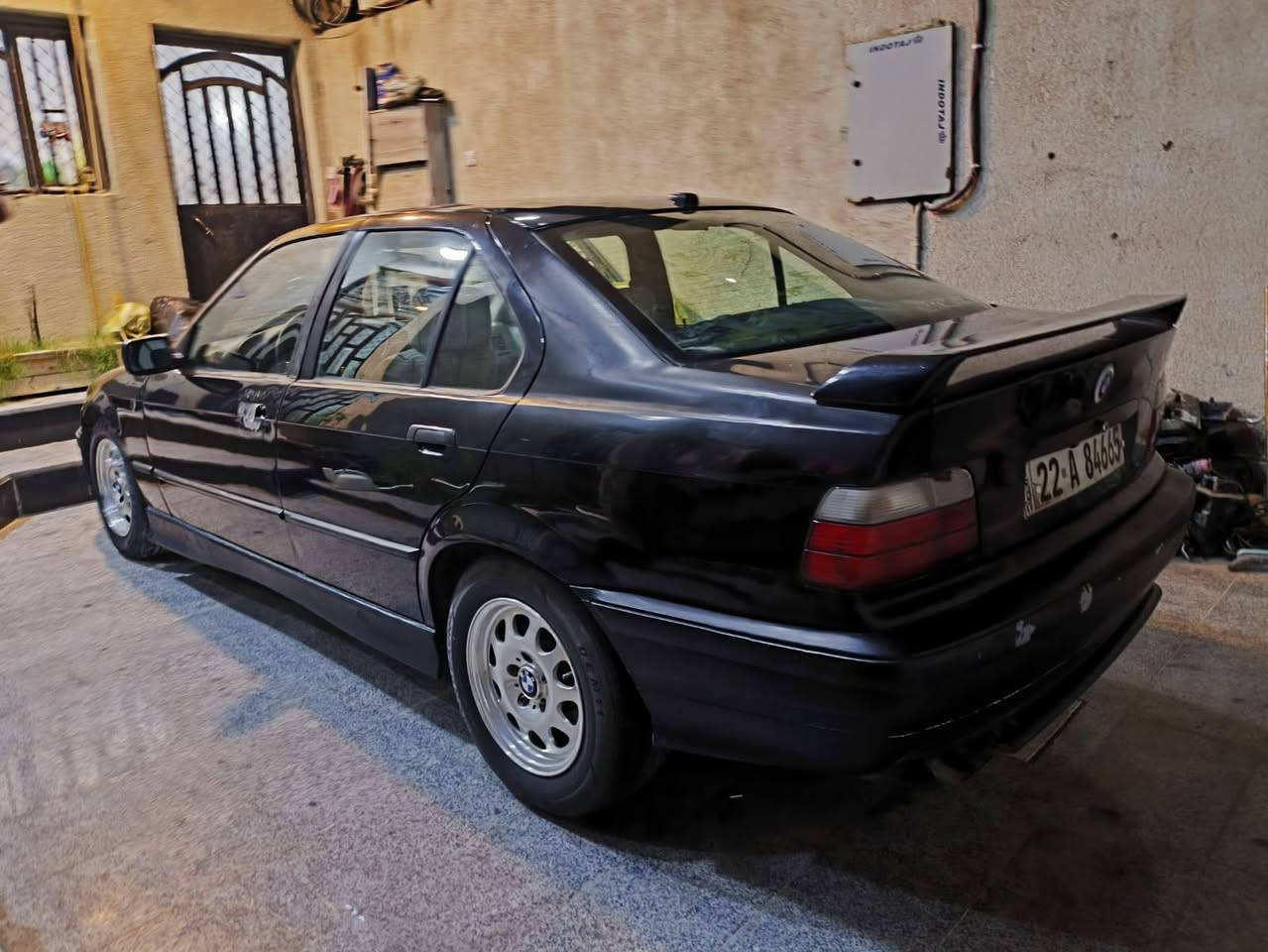 السلام عليكم
BMW E36
رقم اربيل بأسمي السنويه توها خلصت 
البدي نظيف بدون خياسات 
حداديه جديده 
نقصها ملاحظات بسيط 
واصبع كومبريسر التبريد
السعر 53 بيهه مجال بسيط

***********
