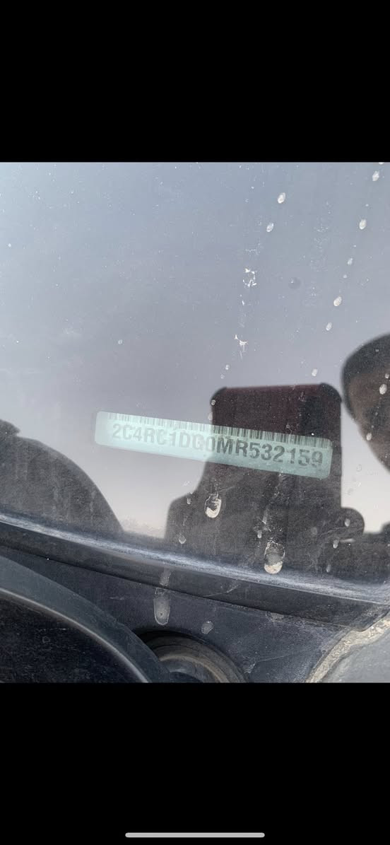 🚗 للبيع: كرايسلر فيوجر 2021 

📞 للتواصل:***********

💰 السعر: "217000 ورقة
 
📊 المسافة المقطوعة: 66 ميل 
🛠️ المحرك: 6 سلندر – 3.6L V6

⚙️ المواصفات:
• فول مواصفات عدا فتحة السقف
ابواب كهرباء 
تشغيل عن بعد 
صندوق كهرباء 
تبريد 3 قطع منفصل
كير ماوس 
دخول ذكي 
بصمه
• شاشة وسطية 
سايد بريك بصمك  
• كاميره خلفيه
تدفئة كراسي
تدفئه ستيرن 
كشنات vip منفصل 
• مقاعد لسبعة ركاب
• تحكمات ستيرن كاملة
• حساسات أمامية وخلفية وجانبية
• رادار أمامي وخلفي
تحديد مسار 
مثبت سرعه 

• السيارة جاهزة بدون أي نقوصات

📌 تفاصيل إضافية:
• رقم السيارة: بغداد الدولي الجديد
• باسم المالك تحويل مباشر
