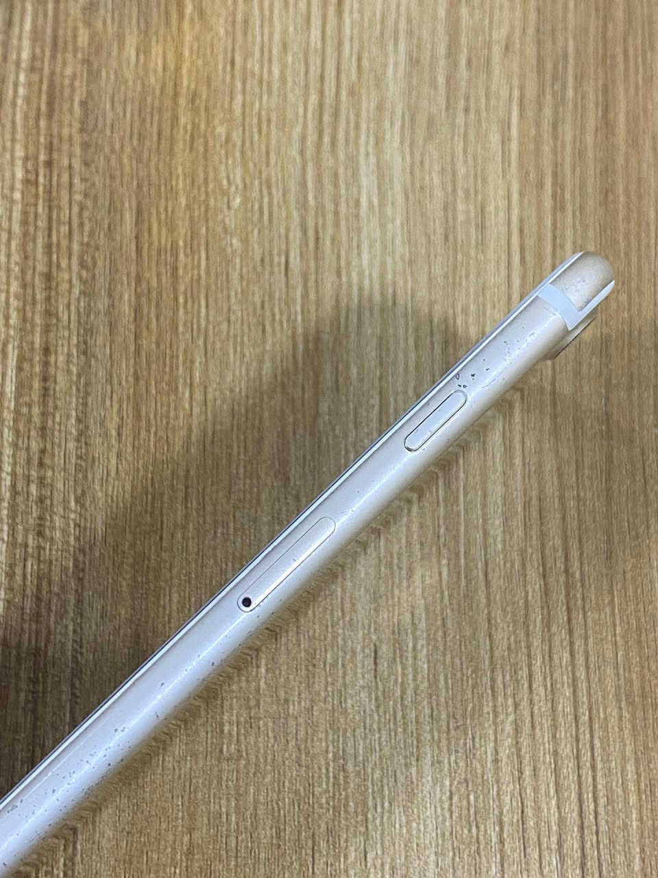 آيفون 7 العادي نسخة يابانية حصراً للبيع ✨
الذاكرة 128 ✔️
نسبة البطارية جيدة جداً 85%✔️
الكامرة شغالة و نقية 100%✔️
صوت ومايكات شغالات 100%✔️

الملاحظات :
شغال كلشي بي و مامفتوح ولا مصلح ابد  ✨

مكان كربلاء 📢
استفسار ***********📞
السعر 105.000 وبي مجال بسيط 
توصيل داخل كربلاء فقط .
