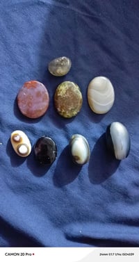 أحجار • للبيع