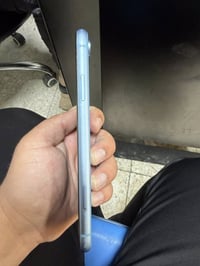 ايفون xr ذاكره ١٢٨ بطاريه ٨٠ ب٢٠٠ وبي مجال مكاني حي العدل 07730407370