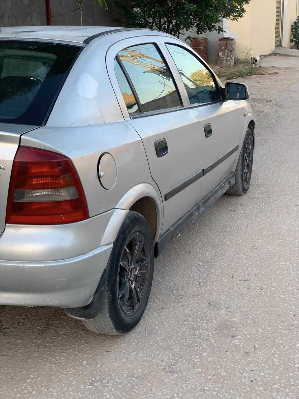 السلام عليكم ورحمة الله 
استرا 2002 گير عادي 
رقم بغداد بأسمي مشروع وطني سنوية لغاية 2027
گير محرك صدر ممتاز
كهربائيات كلها شغالة ، تبريد عاطل 
يرادلها صبغ لان جاردة 
السعر المطلوب 33 
مكان السيارة بابل / جبلة 
للتواصل ***********
