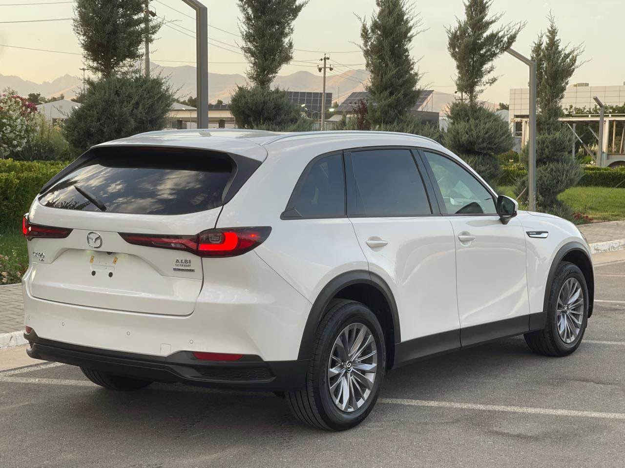 سڵاوتان لێبێت مازدا CX-90 مۆدێل 2024 سەیارەکە تەنها 23,000km ڕۆشتووە زۆر جوان و تازەیە پشت و پێشی کەپسە تەنها یەک پەڵە بۆیاخی هەیە هەموو گیانی بەشەرت سەیارەکە ڕەقەم کاتییە مەکینە 3,3 لتری 6 بستۆنی توین تۆربۆی mile haybred
نرخ 268 وەرەقە و مەجال
ژمارەی تەلەفون :*********** السليمانية, العراق

