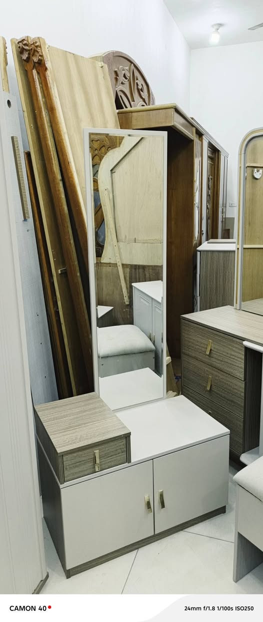 غرفه تركيه 10قطع مستخدمه قليل شغل حديث درجه أولا العنوان اربع سايدات جدد مال عبجية قرب صيدلية محمد جاسب بدر ميسان ***********(شعدك غرفه دز خاص كناتير)
