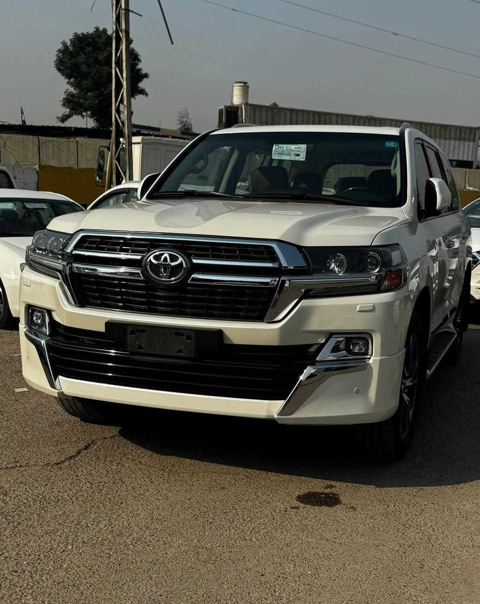 لاندكروزر 2021 بريم فل مواصفات 🚨
🔹 الموديل: 2021

🔹 الممشى: 46 ألف كم (حقيقي ومدعوم)

🔹 الرقم: بغداد تحويل

🔹 المحرك: 6 سلندر

🔹 الحالة: نظيف جداً بحالة الوكالة

✨ مواصفات فل (بريم):

 • 4 كامرات + كاميرا خلفية

 • شاشة + DVD بلاد

 • شاحن وايرلس + ثلاجة

 • تشغيل عن بعد

 • زنون متحرك

 • دفلوك

 • 8 ايرباك

 • فتحة سقف

 • نظام ترحيب

 • مرايا شفط + إشارات + قلبة

 • حساسات + مثبت سرعة

 • تبريد 3 مناطق

 • تحكم ستيرن

 • بصمة (أبواب + جنطة)

 • كشنات جلد كهرباء

 • طفاية تحت الراكب

💯 سيارة استخدام شخصي، جاهزة للفحص بأي مكان

💰 السعر: 61 ألف دولار (بيه مجال للجادين فقط)

📍 بغداد

📞 ***********

⸻

🔥 ملاحظة: السيارة ما تحتاج فلس، تركب وتمشي مباشرة
