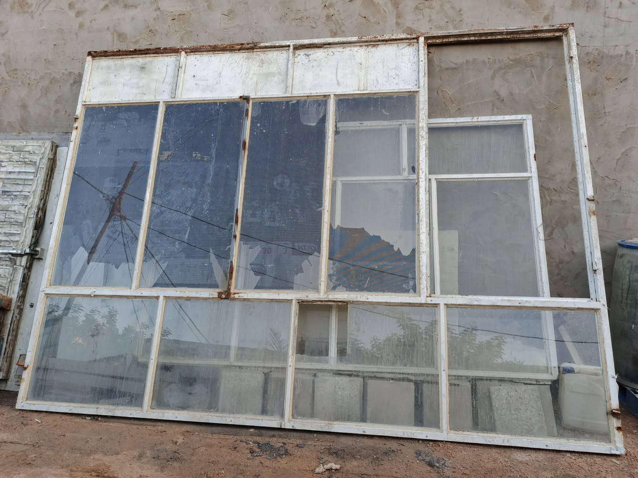 السلام عليكم
جام خانه عدد ٣ و بيبان  للبيع  المكان نجف قرب قريت الغدير  ***********  ، ***********
