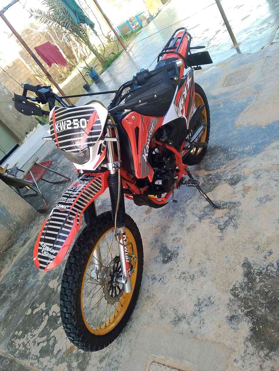 السلام عليكم دراجه قفاز كويار محرك 250 جاكوج موديل 24 دراجه خير من الله احله من الصور بيه ورقه وحده فقط 
السعر مليون و 200 وبي مجال مكان القائم حصيبه *********** ادمن وافق حبيبي
