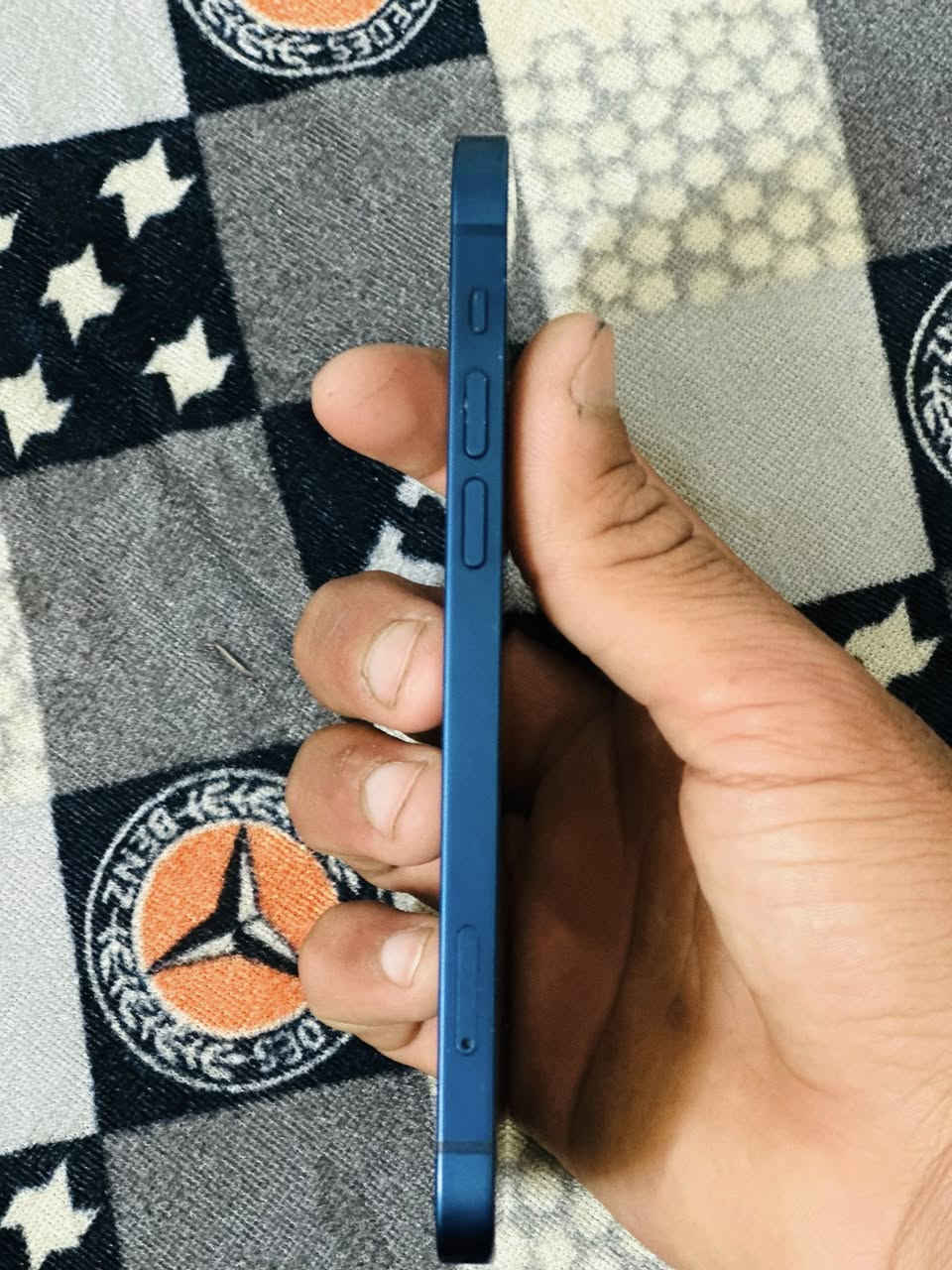 السلام عليكم
ايفون 12عادي 
ذاكره 128
بطاريه 94 بلادي 
ماستر AAA 
نضافه 100‎%‎
مكفول من فتح وصيانه 
كلشي وضع الشركه 
بدون ملحقات 
فقط كفر 
 السعر 340وبي مجال حك الجيه 
مكان بابل شارع 80
***********واتساب
