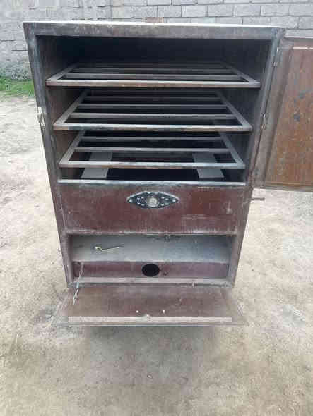 السلام عليكم فرن غاز كبير للبيع السعر 150 وبي مجال الشراي يتصل ***********
