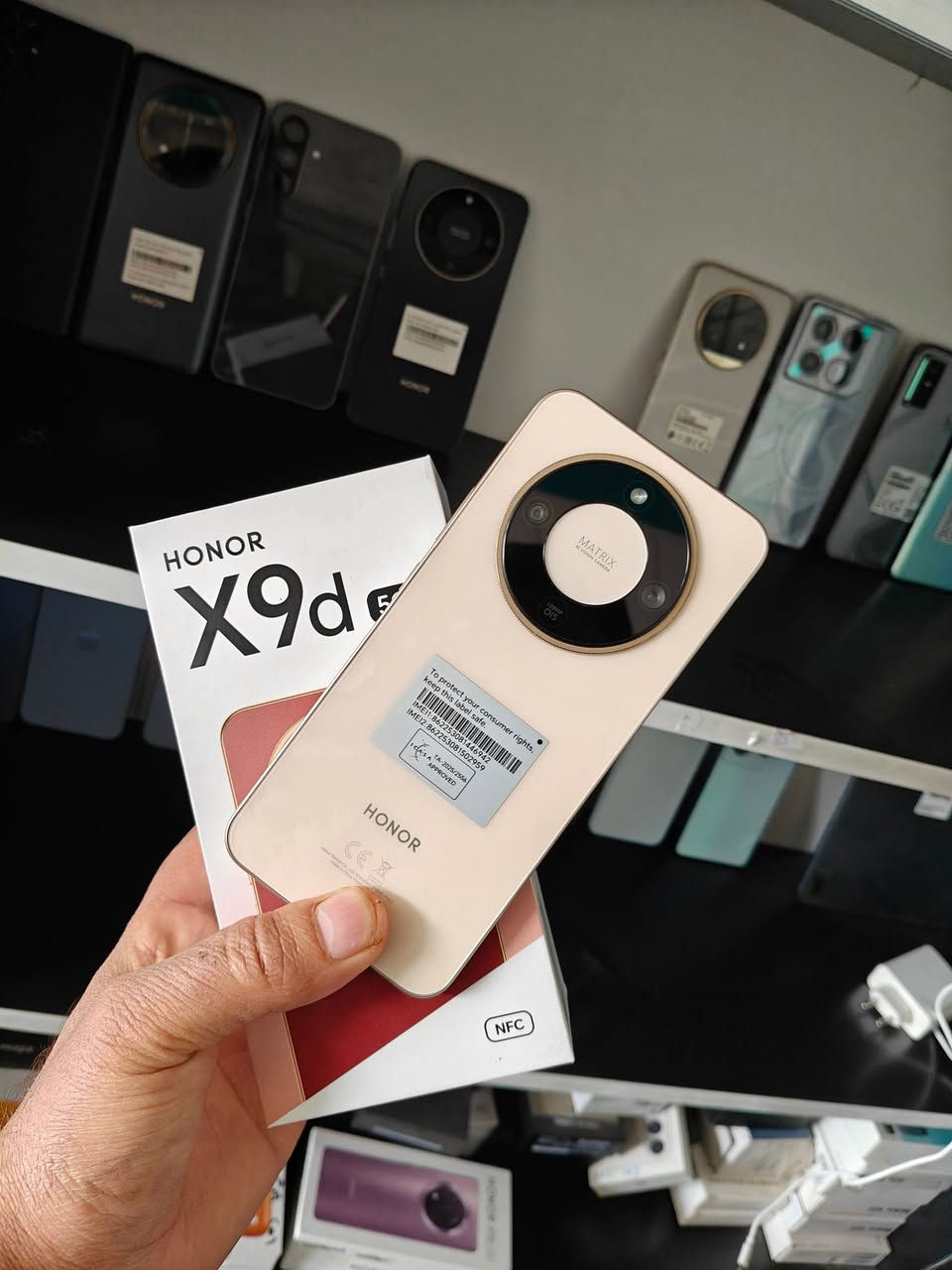 هونر إكس 9 دي 
256/12
مستخدم ايام أخو الجديد اللون المميز 
مكفول وكامل ملحقاته شرط الفحص والظمان 
السعر 335 قفل 
مكان المكتب بابل يوجد توصيل محافظات 
ظمان الجهاز 3 أيام من أي خلل أو صيانه


**إذا كنت صاحب هذا الإعلان وتريد حذفه لأي سبب، رجاءا أرسل رسالة إلى الدعم الفني**