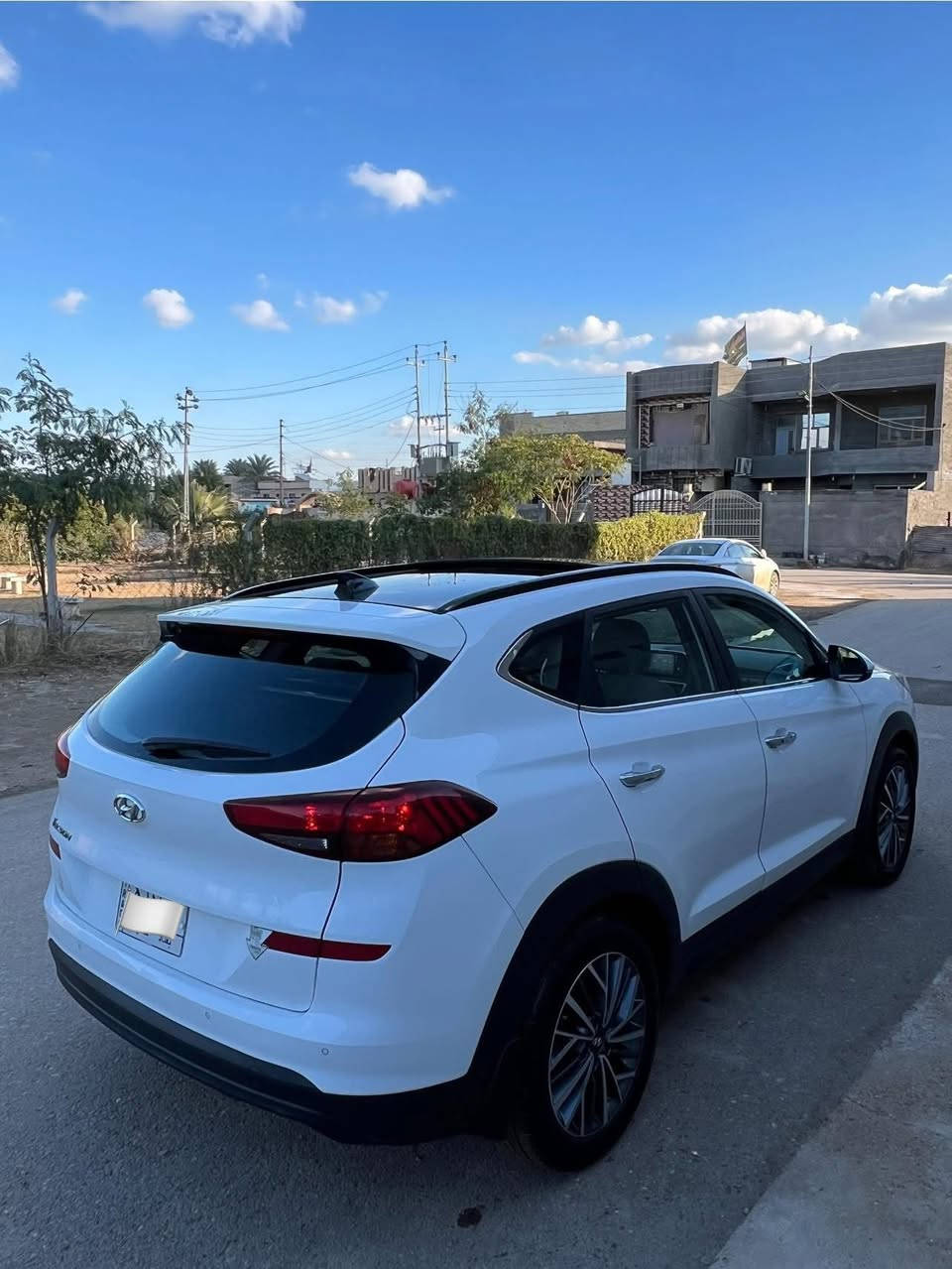 السلام عليكم 
توسان 2020 خليجي 
الكاصد اصل 
محرك 2000 دوش 
رقم بغداد 
فول 1/1 
بصمه 
بنوراما 
كشنات 2 كهرباء 
5 عدسات زنون 
سايد بريك قدم 
ماشيه 108 الف حقيقي 
السعر 190 وبيه مجال بسيط 
الاستفسار (***********)
