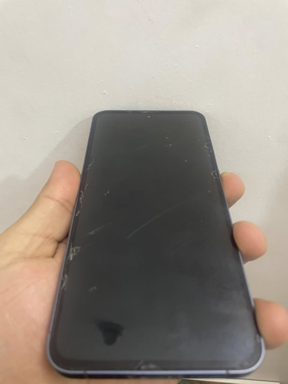 السلام عليكم A55 تلفون بعده جديد كلش قبل شهرين أقل أخذته هسه كاعد ينباع ب٤٠٠ و٤٥٠ أني رايده ب٣٠٠ قفل تلفون جديد كلش شخط واحد ما بي مكاني بغداد المحموديه 
***********
