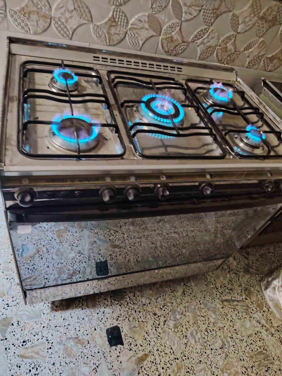 كريازي اخو الجديد نظيف شغال فرن وعيون ٢٢٥ سعره


**إذا كنت صاحب هذا الإعلان وتريد حذفه لأي سبب، رجاءا أرسل رسالة إلى الدعم الفني**