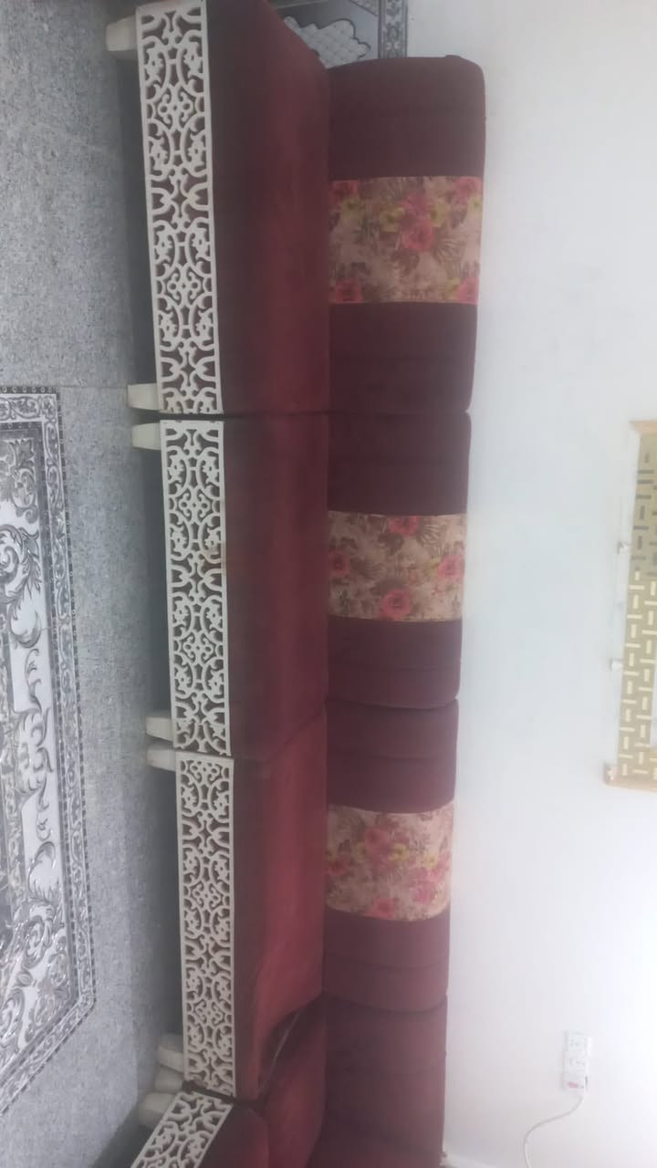 السلام عليكم.  اخوان.   غرفه.  مستخدمه.  مثل ما بالصور.  و. قفنفات. للبيع.       الغرفه. تعال شوف وقيم. واخذ.   والقنفات.  سعرهن.  210.    وبيهن مجال للشراي.   ***********.    الشراي يتصل
