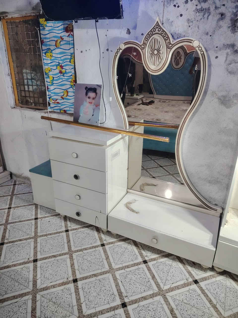 سلام عليكم اخوان
✅غرفه 9 قطع ضخمه

✅حجم الكنتور 240 

⬇️حجم جربايه 350 

✅معه كومديات 

✅ميز توليت 

✅درور 

✅مرايه عاموديه 

✅طابوريه 

✅شازلون 

⬇️اي استفسار 

✅رقم *********** 

ملاحظه اغراض الجربايه الاطار مالتها كامله اي نقص ما بيها

ملاحظه الغرفه نظافتها 70%
سعر ما عده توصيل 440
