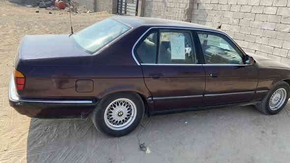 السلام عليكم ورحمة الله 
للبيع BMW 
i730 
حجم 3000 سته سلندر 
سيارة كفاله گير محرك اكسل تبريد دواخل كهربائياتها كله ع البلاد
تخم تاير جديد ترايها وين ما يعجبك
سعرها 65$ مجالها قليل 
للاستفسار ***********
