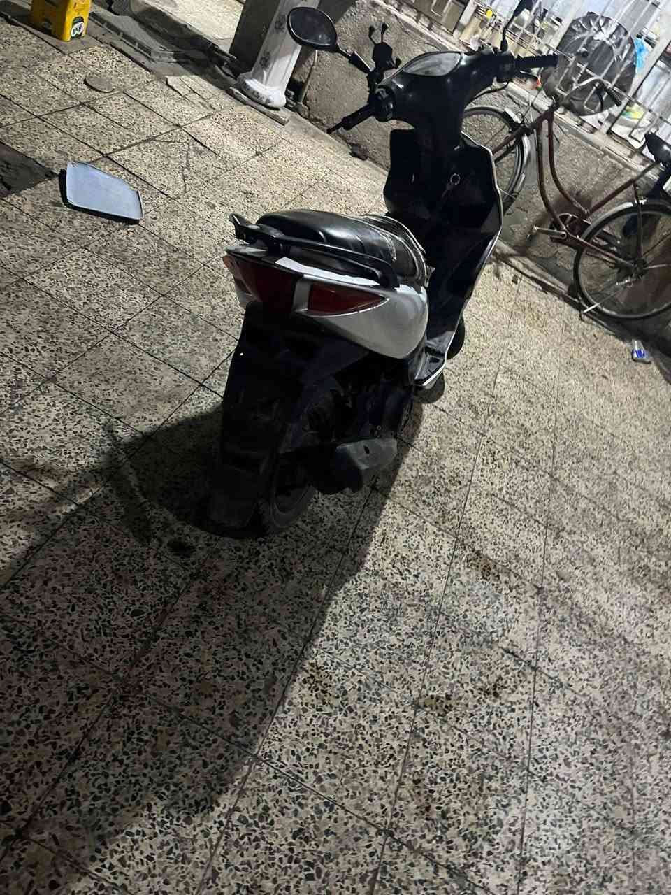 دراجه ماكس مضلع للبيع مكينه بلاديه ملحه كفرات تجاري وبلادي موجود بس بجم مكسر شلعه معدل تشك كاع تيرات دبلات بريكات كله جديد وبلادي كهرباءيات كله بلاديه دراجه مال جناي سعره 450 هاذ رقمي واتساب *********** هاذ سيم كارت 0770071503 مكات مدينه صدر قطاع 78
