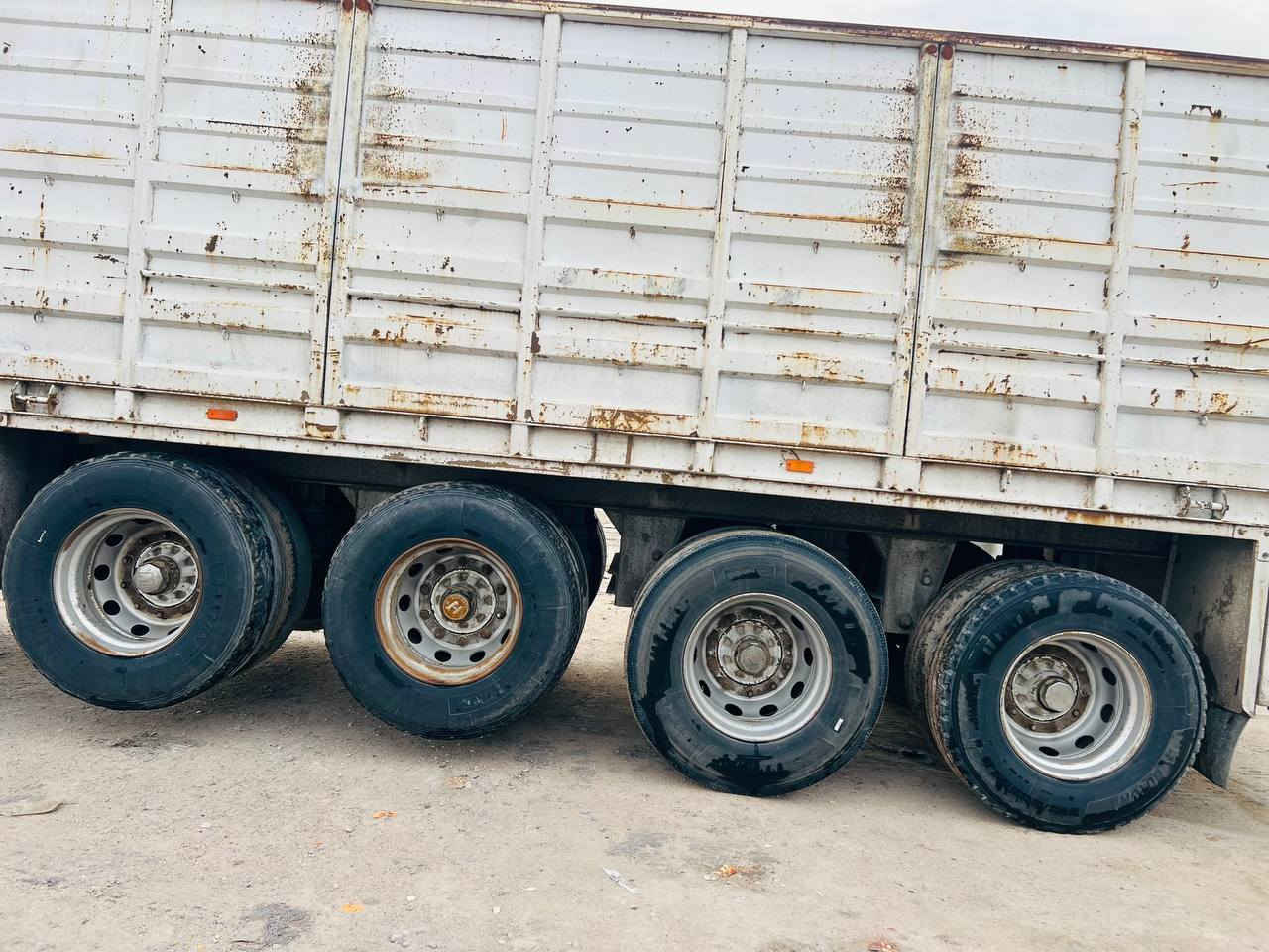 سلام عليكم عربانه غسان أربع محاور جوبليس صيني ثنين رفاع طولها 12/50 شاصي 14 لافطر ولاكسر مطبخ ثلاجة كهربائيات هوا جاهزه من جوه الشغل السعر 140 💲 وبيها مجال للتواصل ***********  وبيه واتساب مكلف بالنشر
