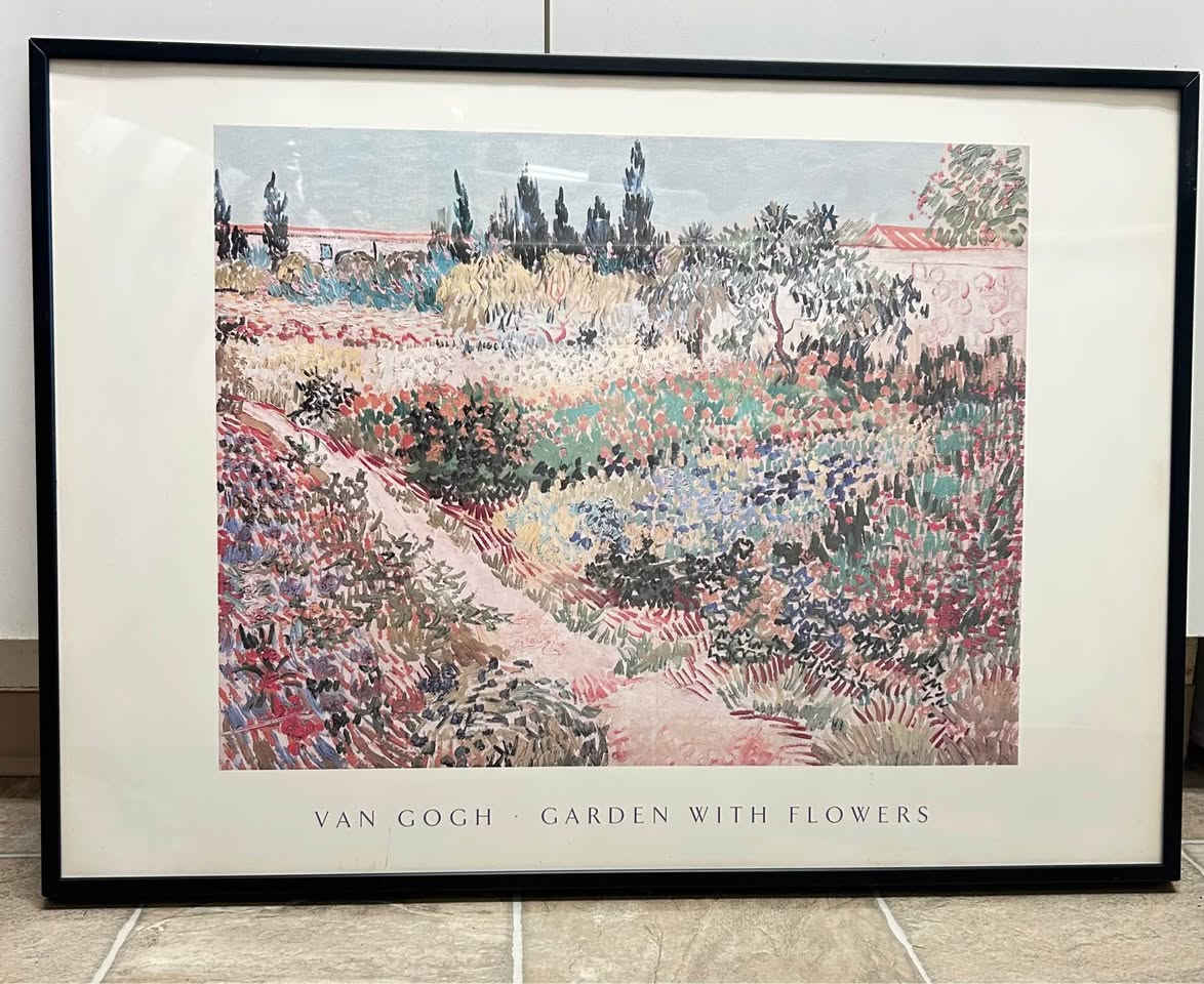 27.75”wide x20” high x1” 
Framed Vincent van Gogh 'Garden with Flowers art print. This piece has a black metal frame and a white mat. The back includes a hanging wire for easy wall mounting. Burnaby, BC


**إذا كنت صاحب هذا الإعلان وتريد حذفه لأي سبب، رجاءا أرسل رسالة إلى الدعم الفني**