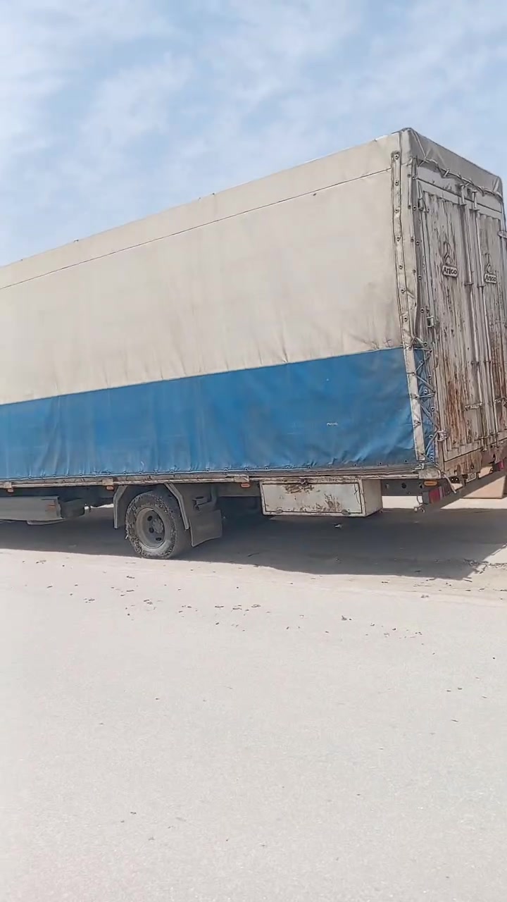 وصول حاويه جديده كلشي بيها المكان محاويل حئ العسكري بين حى الاسرى بإدارة مظفر الزيدي ابو علي نتصال عله هذا ***********
