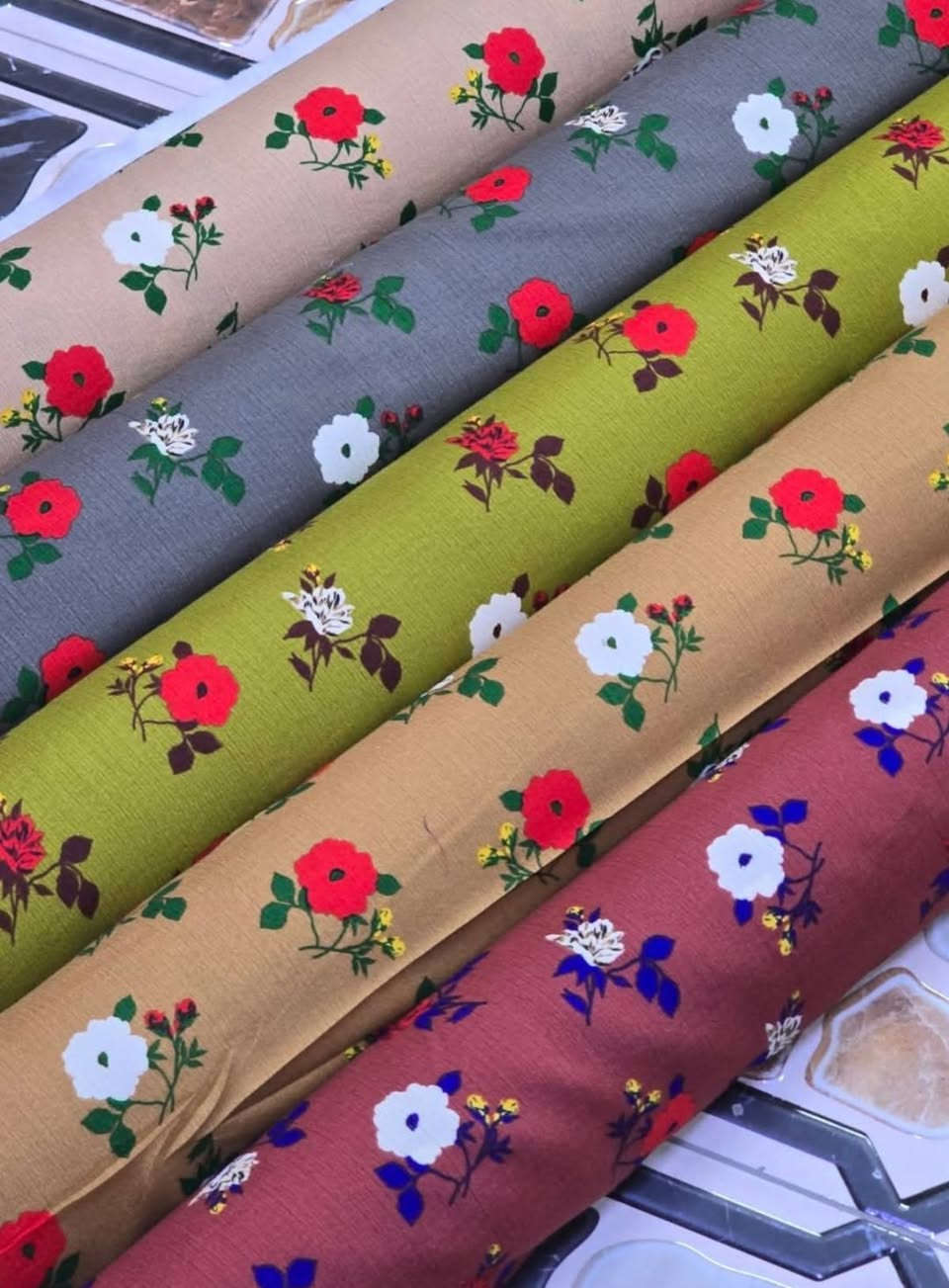 اقماش نوع  اكريشة قطعه ب6 الاف اثنين ب11 توصيل 5 الاف 
هاذي الالوان المتوفرة 
قياس اثنين ونص 
العرض يومين وينتهي


**إذا كنت صاحب هذا الإعلان وتريد حذفه لأي سبب، رجاءا أرسل رسالة إلى الدعم الفني**