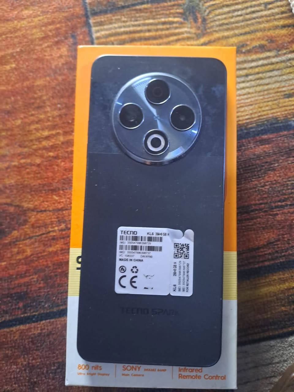 السلام عليكم 
جهاز تكنو سبارك 30 ذاكرة 256 عشوائية 8 گيگة جهاز جديد صارلي شهرين مشتري وكارتونتة وياه بي فطر صغير خارجي بل شاشة السعر125000وبي مجال 
الرقم ***********فقط واتساب
