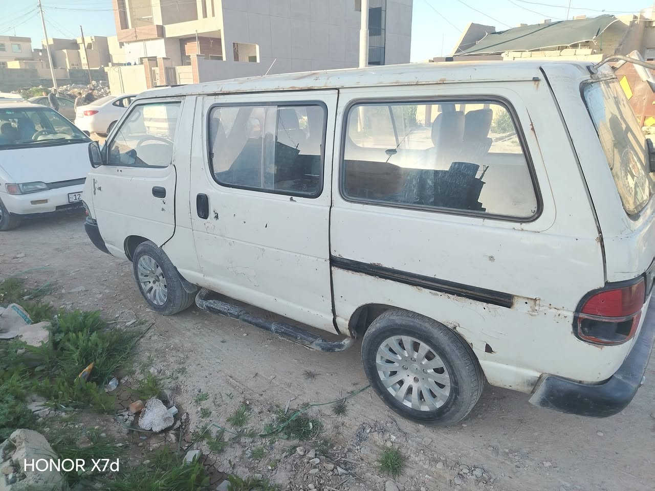 من رخصة الادمن
السلام عليكم رمضان كريم 
سياره تويوتا موديل ٩٥ محرك بانزين ملاحضه السياره مكفوله عشائر وسرقه سنويه بيضه بيها وكاله قديمه راعيها بل موصل ما اندلو السعر  8 ورقات العنوان حي الوحده ***********
***********
