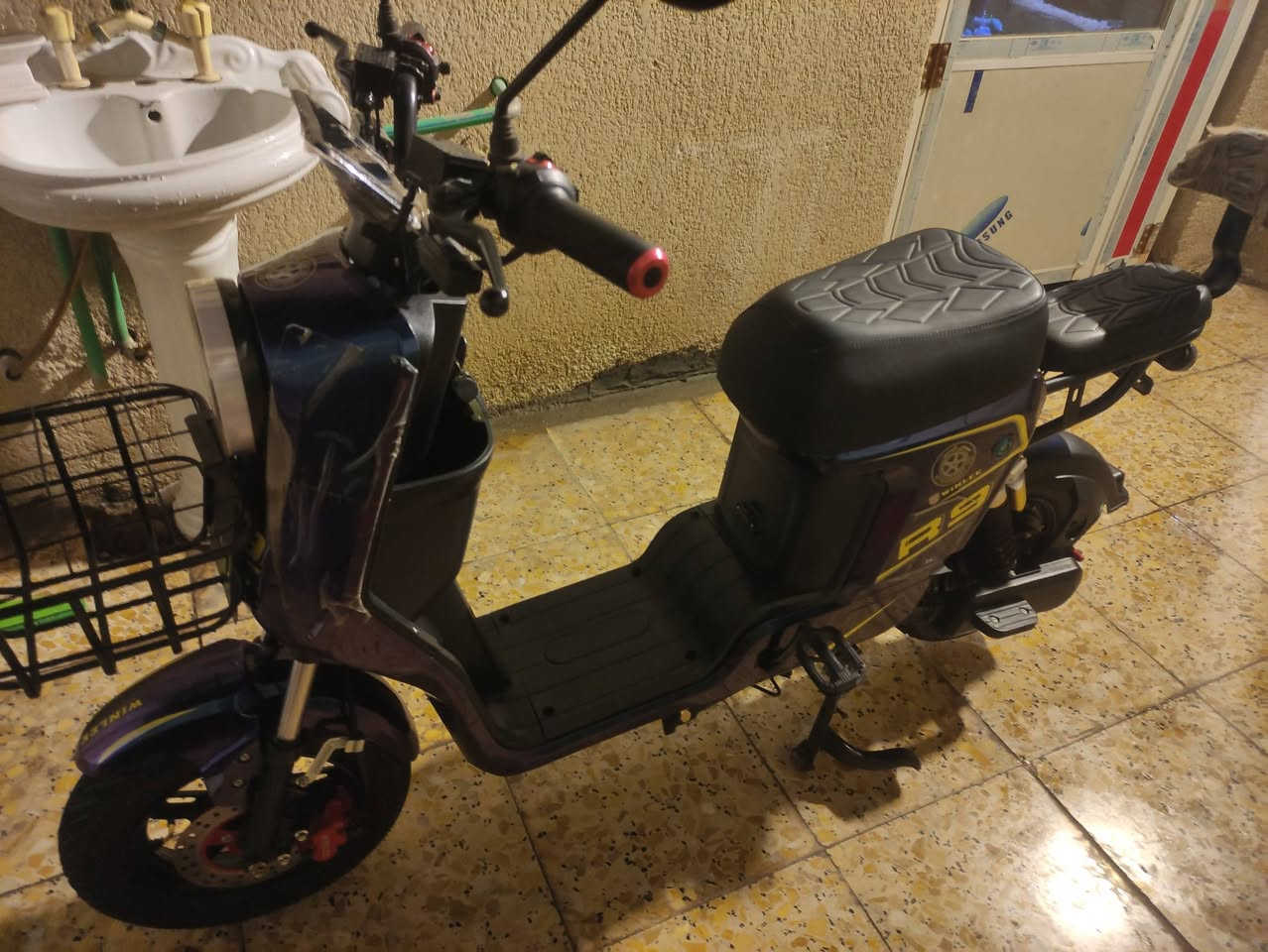 دراجه شحن للبيع كفاله عامه ار 9 السعر 450وبيه مجال رقم ***********
