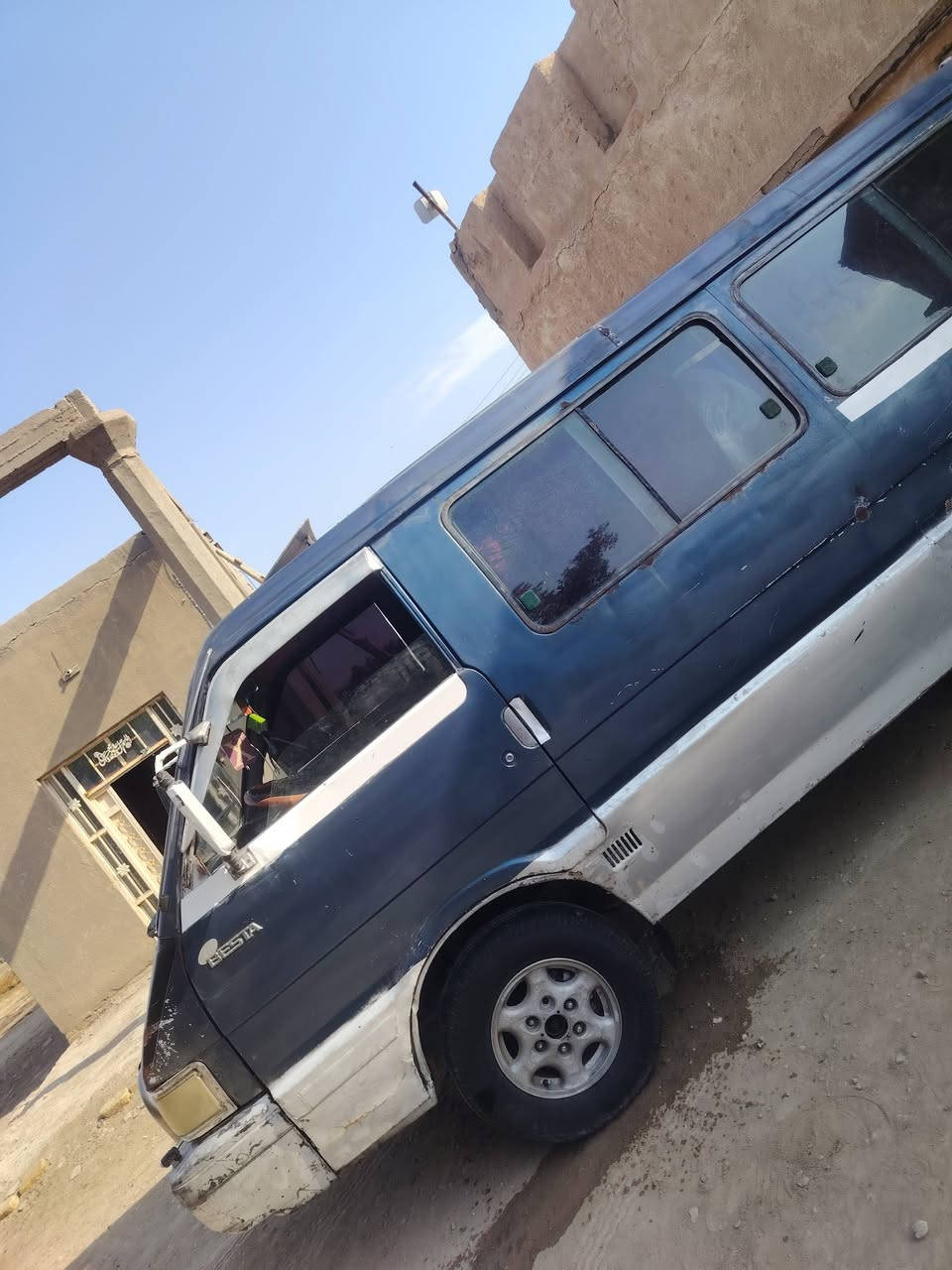 سلام عليكم كيه بسته مديل94  رقم الماني بابل سنويه عظم عاج راعيها ماندله سياره نضيفه جاهزه لشغل  كوم حديد اتكفل سرقه وعشاير  مكان سماوه ***********
