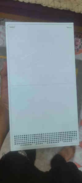 للبيع: Xbox Series S نظيف جدًا – شبه جديد 

 الجهاز بحالة ممتازة، شغال 95% بدون أي مشاكل أو خدوش.
 التخزين: 512GB SSD
 بدون يد تحكم 
 يشمل الكيبل الأصلي للطاقة وكيبل HDMI 
 الجهاز ماطاب تصليح – أصلي ونظيف جدًا

 السعر المطلوب: 340,000 دينار عراقي (قابل للتفاوض البسيط)
 الموقع: البصرة الصالحيه
 للتواصل واتساب أو اتصال: [***********]

 البيع بسبب الانتقال إلى PC
 جهاز سريع وخفيف جدًا – ممتاز للألعاب الزبير
