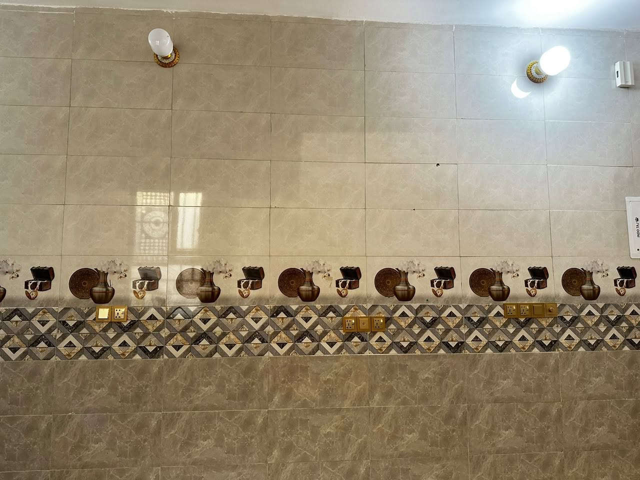 دار للبيع مساحه 100م
واجه 5 /20
بيت جديد طابوك زراعي سند 25
موقع الدار بوب الشام قرب الهزه المرور كامل خدمات 
طابق واحد  شارع عريض 
***********
