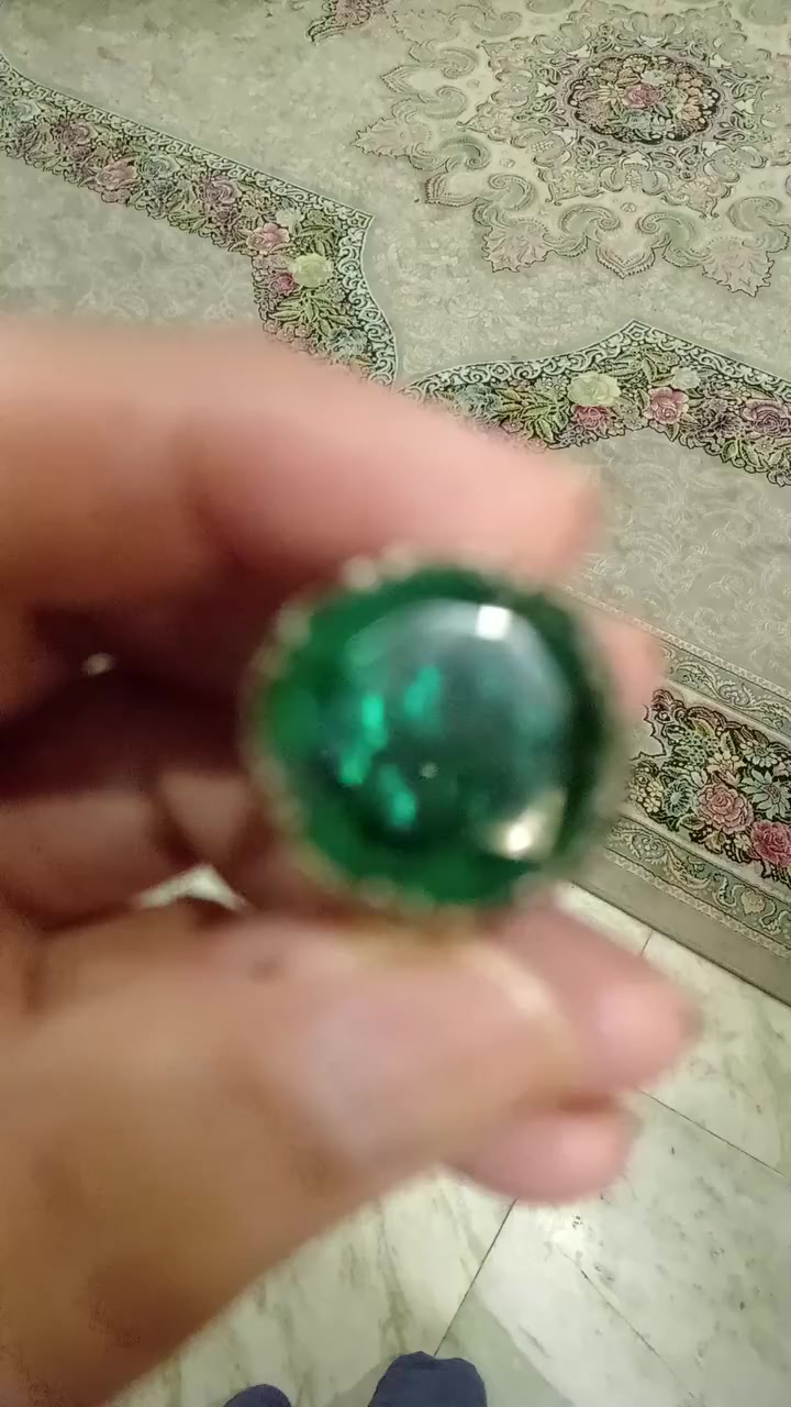 السلام عليكم زمرده اصليه حجم ضخم نوادر النوادر...


**إذا كنت صاحب هذا الإعلان وتريد حذفه لأي سبب، رجاءا أرسل رسالة إلى الدعم الفني**