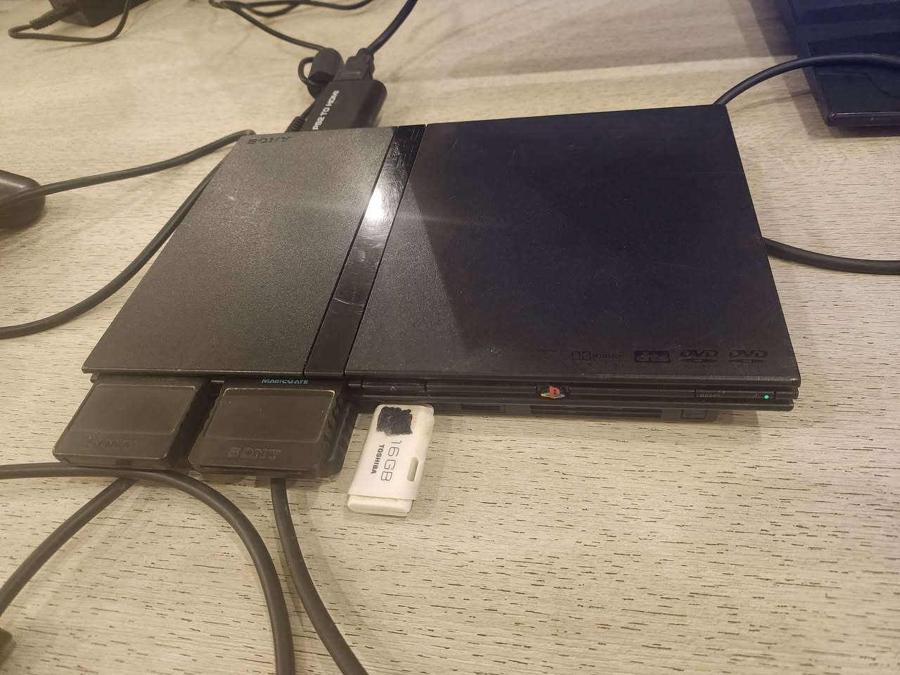 بلي ٢ سلم نظيف مهكر
مكان القرص مادري بي شغال او لا ممفحوص 
السعر ٤٥ الف 
مكاني الحريه بغداد 
الملحقات 
كيبل باور محوله 
فيشه ٣ الوان 
دبل جوستك شغالات 
دبل مموريات كارد 
فلاش مموري ١٦ غيغا بي ٣١ لعبه 
متوفر توصيل ٥ الف لكل المحافظات العراقيه


**إذا كنت صاحب هذا الإعلان وتريد حذفه لأي سبب، رجاءا أرسل رسالة إلى الدعم الفني**