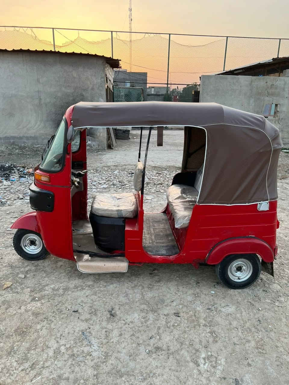 سلام عليكم
تكتك موديل 18 خير من الله 
مكينه 20 كامله 
سعر 4600وبيها مجال للشراي 
مكاني بعقوبه تقاطع الساده 
اتصل على الرقم ***********
