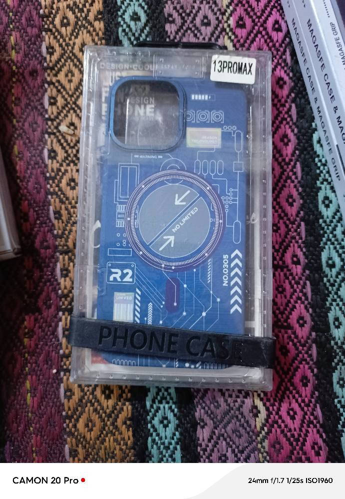 كفرات مال ايفونات شلعة بيهن بل 400كفر وبيهن شواحن وكيبلات  وعندي كراتين فارغة هم مكاني بغداد المدينة او الشعب *********** بغداد, العراق
