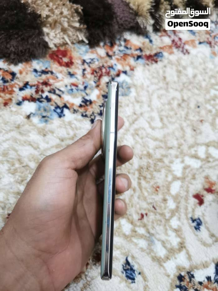 هونر ماجيك 6 برو نسخه عالمية مكفول بي بس هذا الجلد مالته شوية طايح منه ومامأثر الجهاز بدون ملحقات للبيع او مراوس مع سامسونج اس 23 الترا مكاني البصرة 
*********** ماعندي توصيل السعر 625
