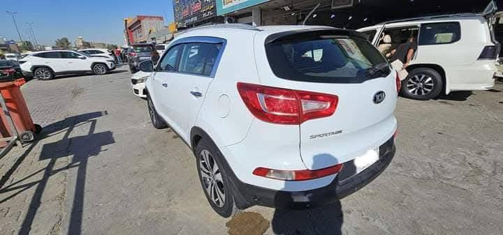 كيا سبورتج موديل 2014 السياره فول مواصفات بصمه بانوراما بيها قطعتين صبغ البابتين مثل ماموضح بالصور شخط بالباب والباب الثاني صار علمود توحيد اللون السياره استخدامها جدا نضيف مكان السياره البلديات السياره بالحقيقه احلى مابيها نقص نهائيا سعرها 155 قفل الشراي يتصل ***********
