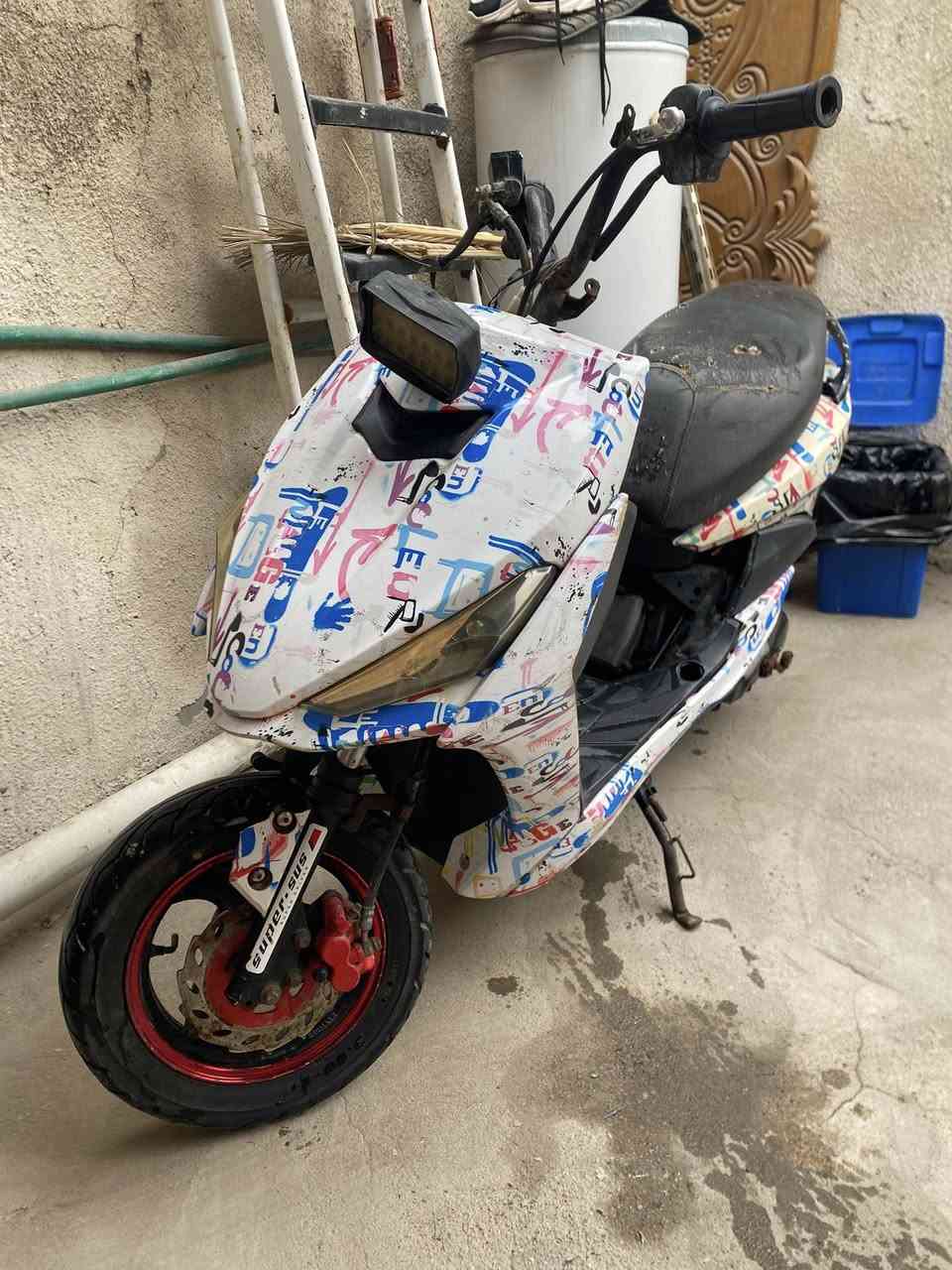 السلام عليكم 
دراجه للبيع شغاله 
السعر 125 
***********
