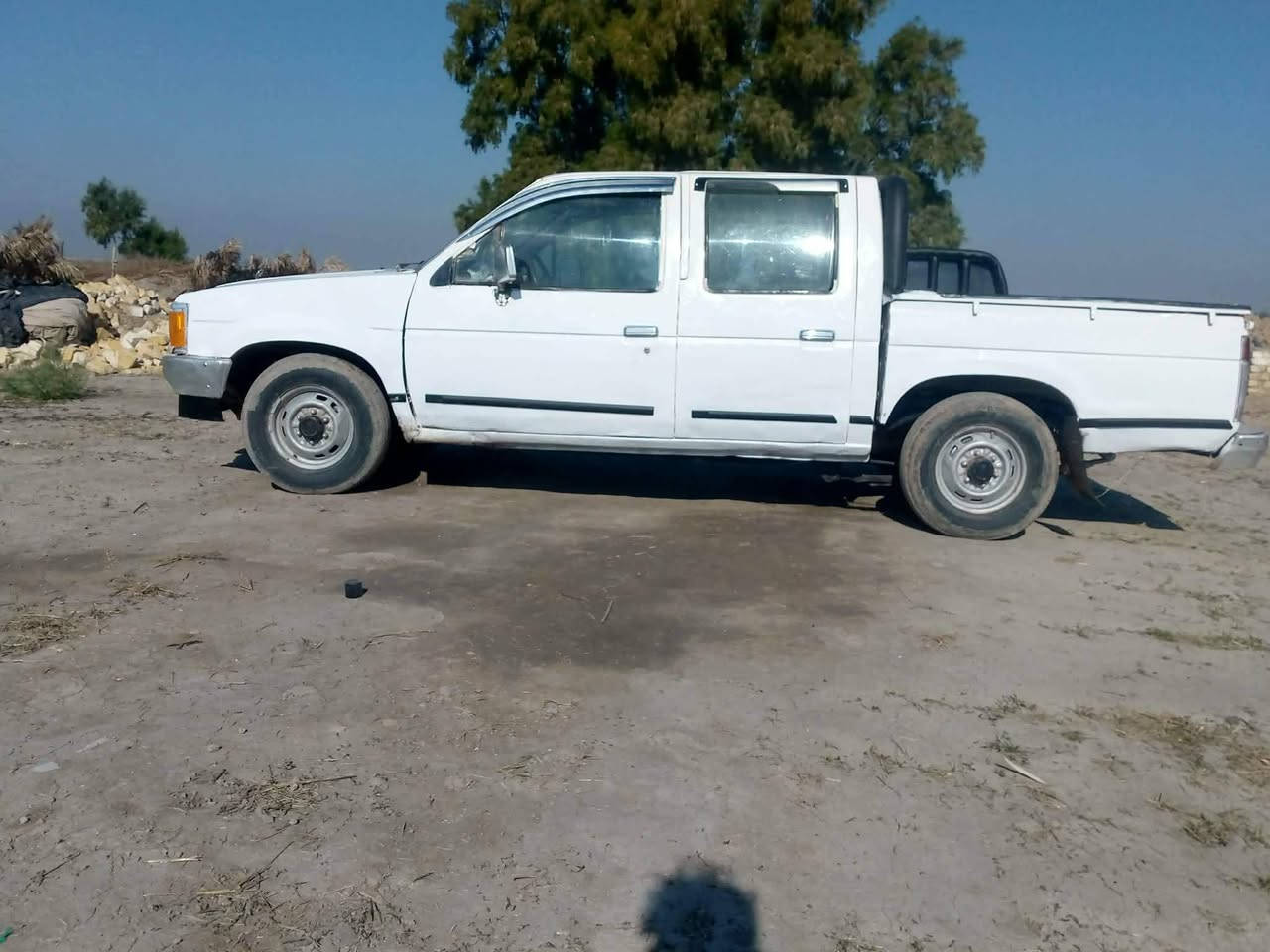 السلام عليكم سياره نيسان البيع مديل ٩٢رقم بصره مشروع وطني  تحويل ثاني يوم مكينه وكير وشاصي مكفول كهربايات كلها شغاله سعر ٣١وبيها مجال مكان سياره سماوه قضاء الخضر اتصل على الرقم ***********
