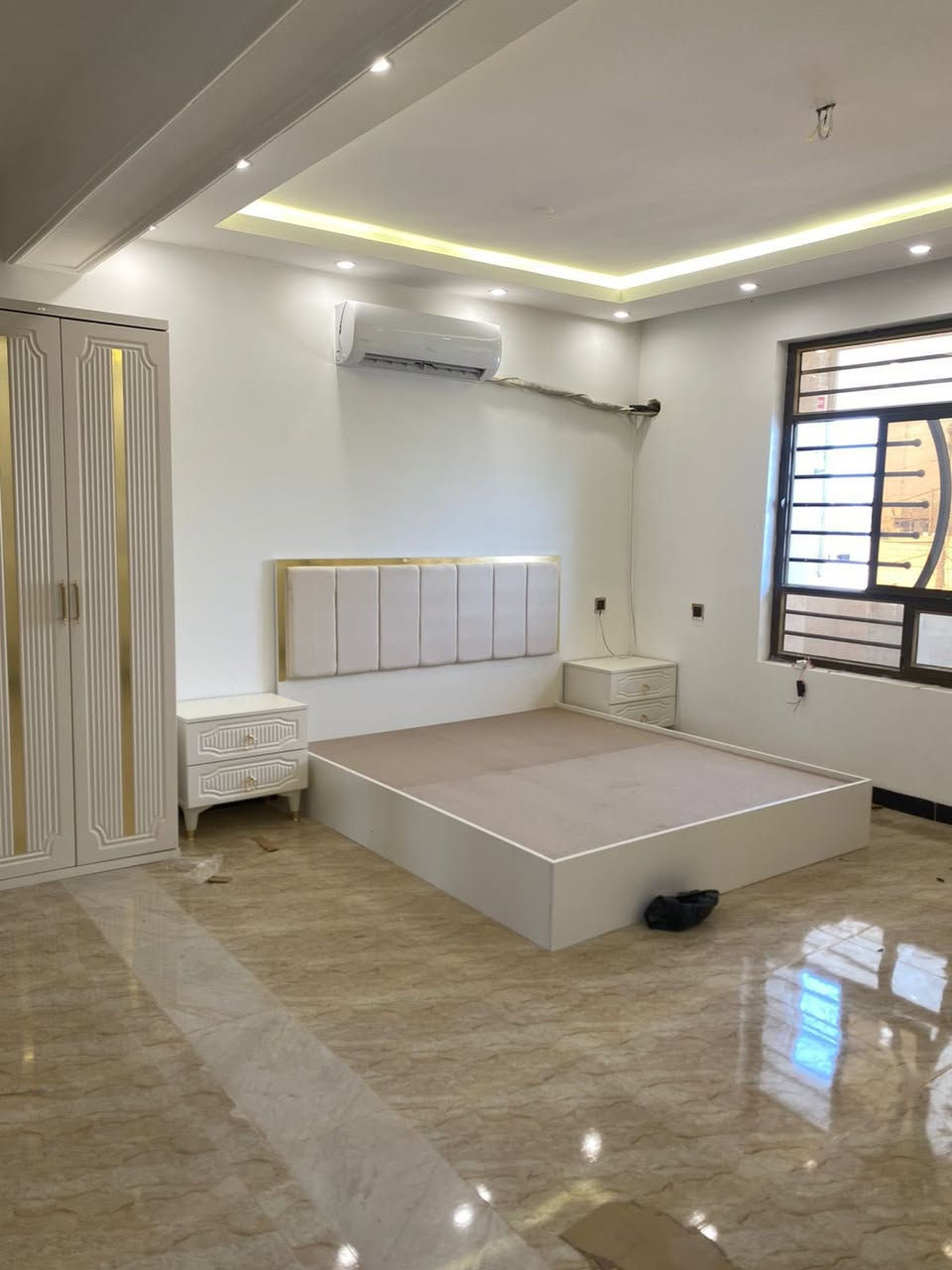 #للايجار__________في__________السيدية
بيت مساحتة ١٠٠ متر نظيف جدا 

يسلم فارغ من كل الأثاث في مربع جدا هادئ

يحتوي الدار على ٣ غرف نوم صالة مطبخ خدمات عدد ٢

للاستفسار آكثر الأتصال على الرقم 

***********

او زيارة المكتب الكائن في منطقة السيدية 

شارع جامع الأقصى مقابل لحوم جويلي 

مكتب المصطفى للوساطة العقارية
