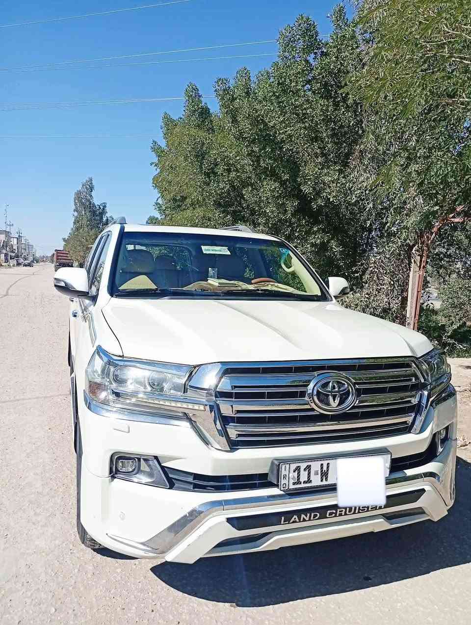 سلام عليكم شباب لاندكروز بريم للبيع موديل 2016 رقم بغداد انكليزي محرك 6 سلندر بسمي سياره مال جناي نظيفه مواصفات فتحه بالقماره دي فيدي مري شفط ثلاجه كراسي كهرباء ارباك عدد 8 سونار مع المنشور بيه قطعه وحده فقط خشم البنيد صبغ وملاوني  سياره ماشيه 161  حقيقي السعر 450 وبيه مجال مكاني بالحله للاتصال ***********
