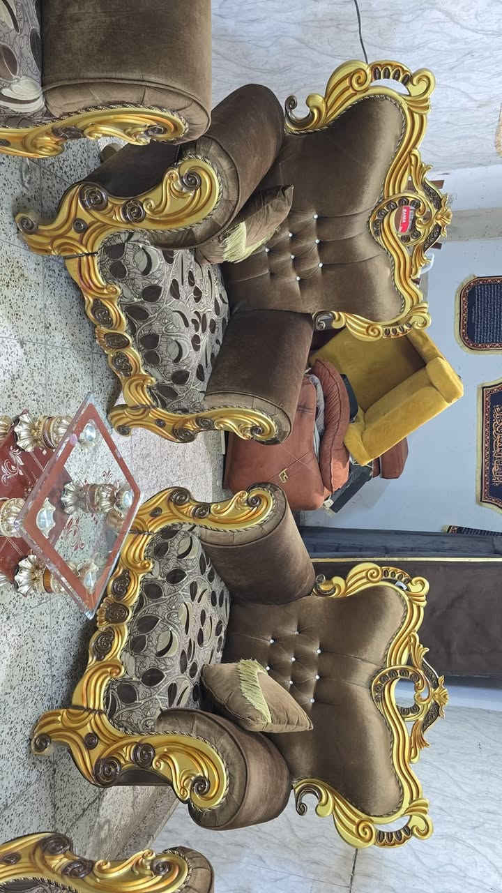تخم ملكي رئاسي 10 مقاعد نضافته 100\100 اخو   جديد مع طبلات  استخدام قليل كلش  السعر 400 بي مجال المكان البياع الاستفسار اتصل عل رقم *********** بي وتساب
