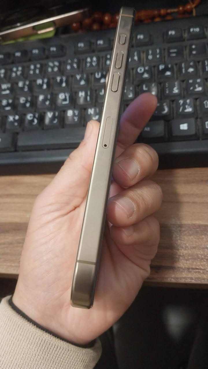 السلام عليكم حبايب للبيع Iphone 16 Promax نضيف جدا مكفول حتة من شخط نسبة البطارية وعدد دورات الشحن موضحة بالصور استخدام قليل جدا
ذاكرة 512 

العنوان بغداد حي العامل ***********
