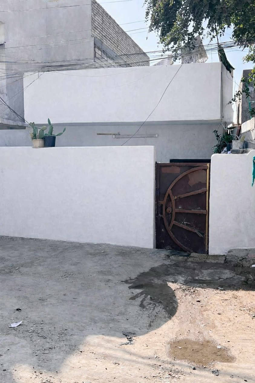 ٤٧ مليون فقط 🔥🏡
بيت طابو زراعي قرار 25 للبيع – أبو دشير قرب مدرسة أبناء العراق
مساحة 73م – شارع رئيسي 15م
كهرباء نظامي + ماء ومجاري متوفرة
يتكون من: غرفة نوم، استقبال، مطبخ، حمام
مؤجر بـ 300 ألف شهرياً ✔️ لاستفسار *********** 
📞
