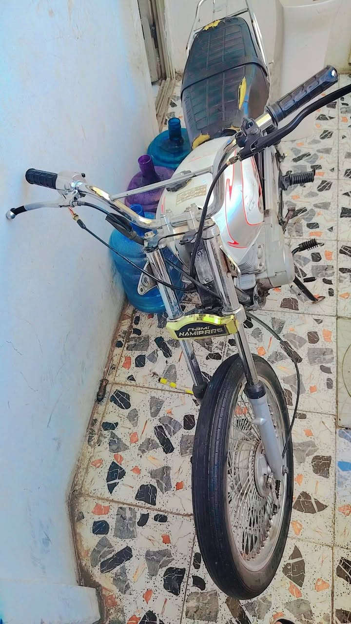 دراجه ناريه كامله عنوانه البياع سعره ٣٥٠ وبه مجال ٣٢٥  ***********
