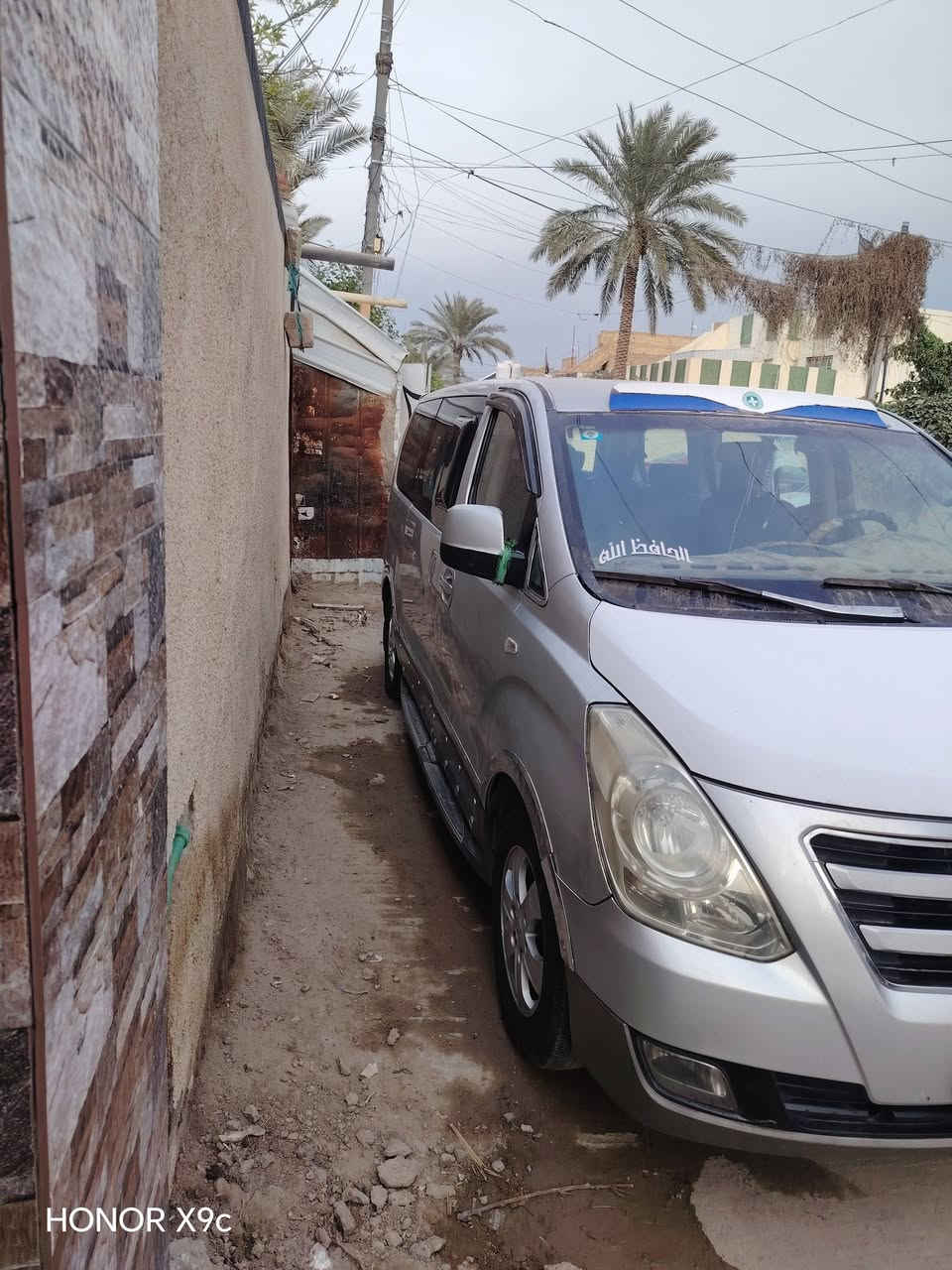 السلاام عليكم سياره البيع الفين وثمانيه مكينه جديده حداديه وتخم تاير مكان السياره الحمزه الغربي وسعر خاص.
***********
