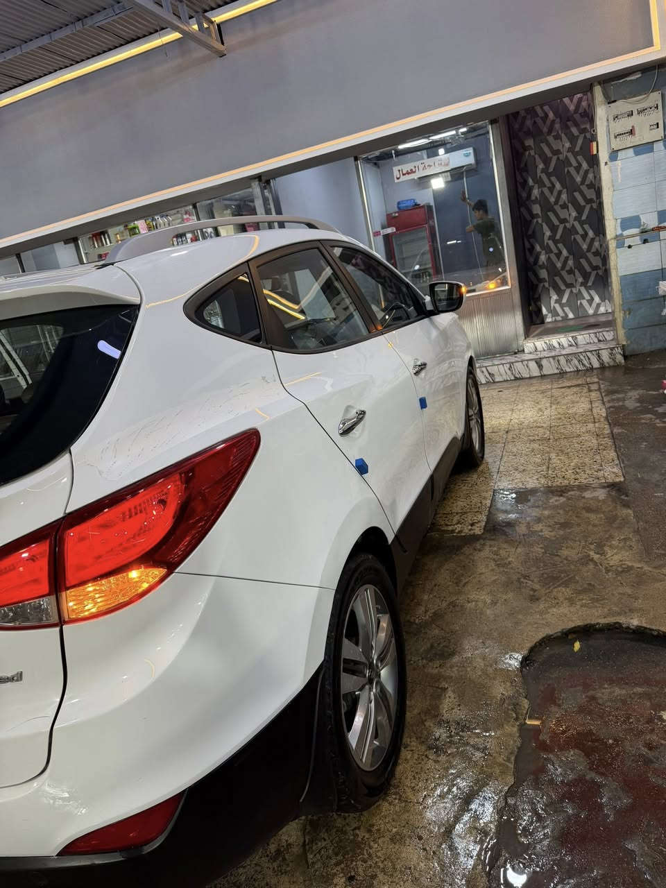 توسان خليجي مكفوله شركه الكاصد فول 1/1  موديل 2015 مكينه 2400 ماشيه 57000 كيلو متر السعر 175 وبيها مجال للطيبين ***********
بانوراما
كشنات جلد تدفئه وتبريد
فور ويل
مانع انزلاق
نزول منحدرات 
وشادلها تخم تاير كوري اصلي
