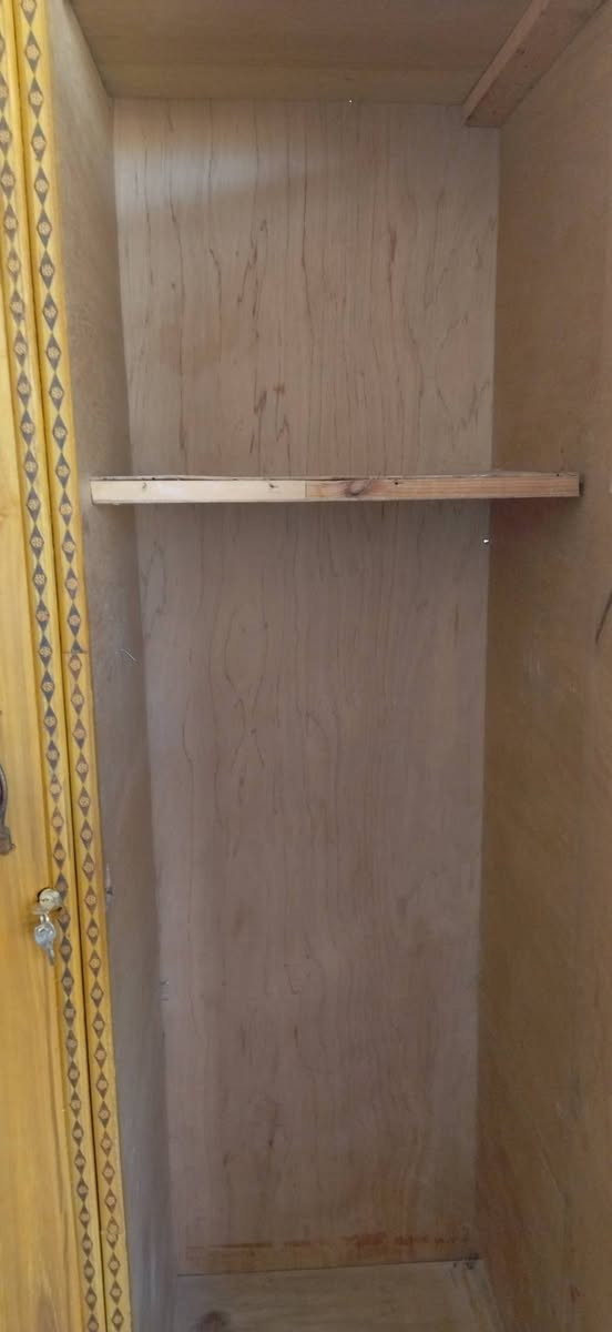 كنتور مستعمل بابين تسكام للبيع ويوجد خدمة توصيل *********** مكاني الشوملي
